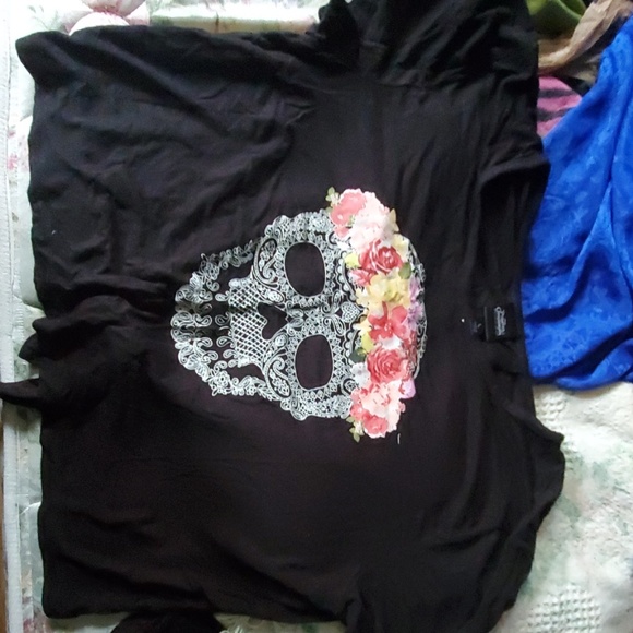 Pirates of the Caribbean crop top - Picture 1 of 2